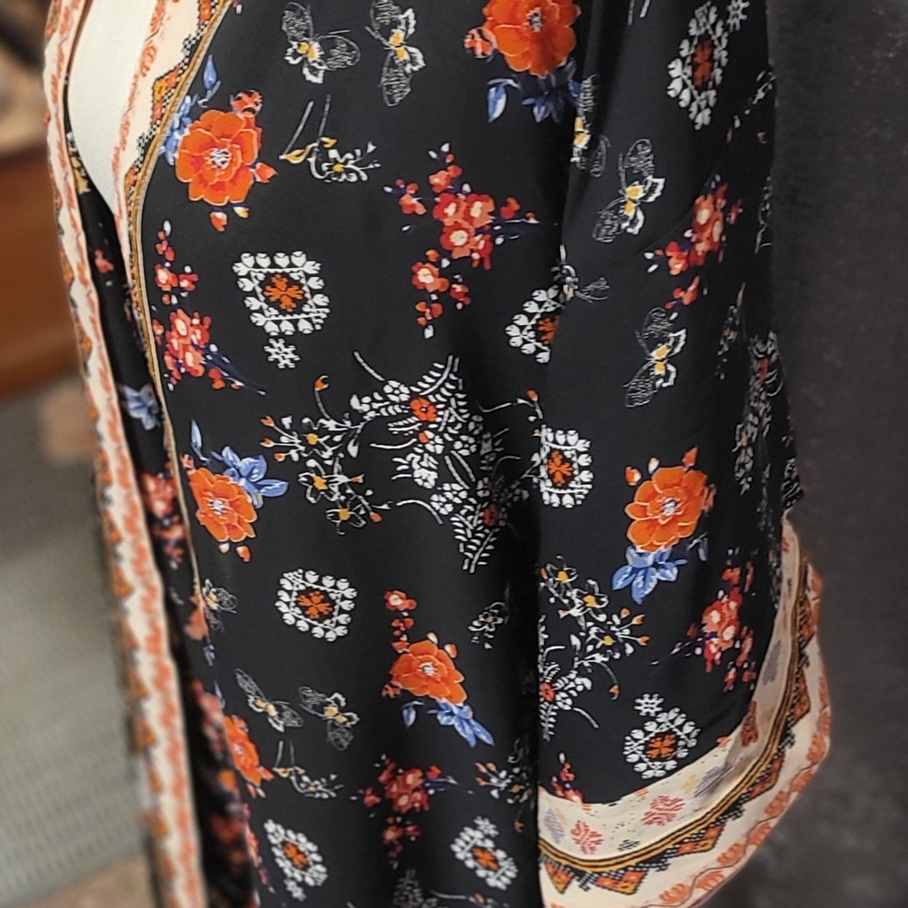 Max Studio Black Floral Robe - Picture 6 of 15